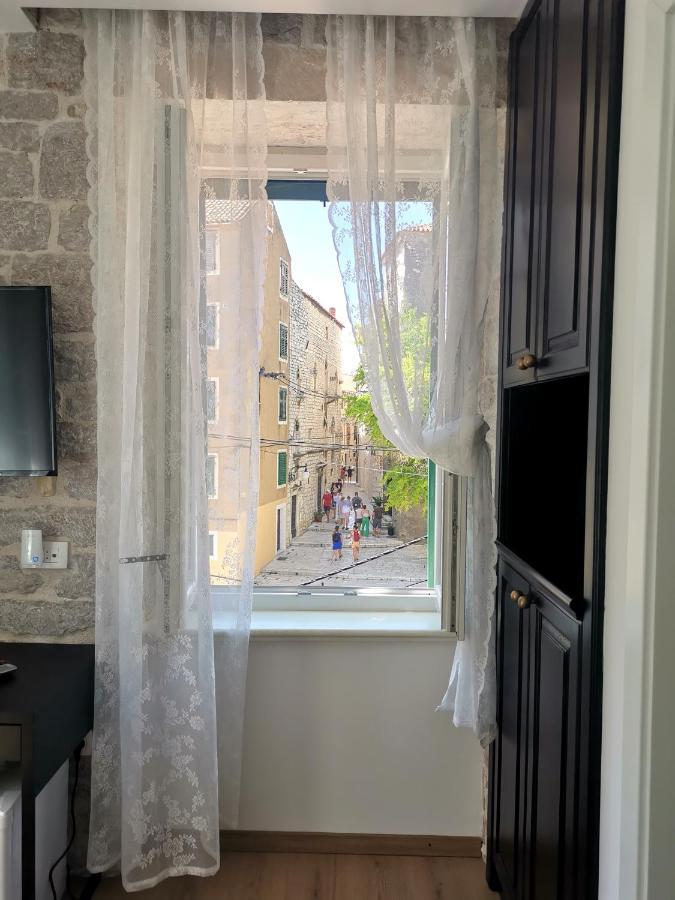 L&L Rooms Royal Σίμπενικ Εξωτερικό φωτογραφία