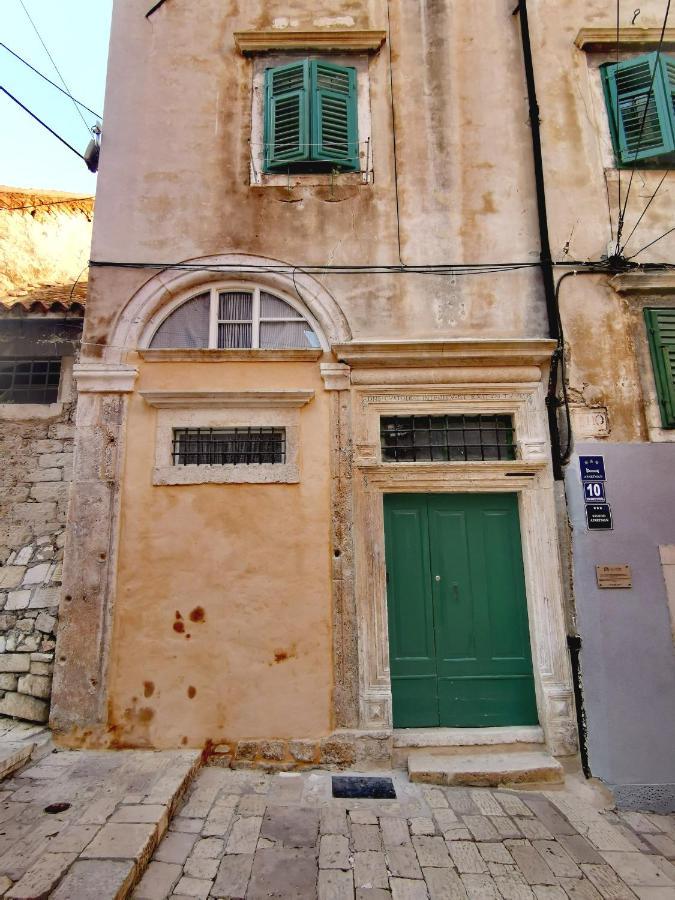 L&L Rooms Royal Σίμπενικ Εξωτερικό φωτογραφία